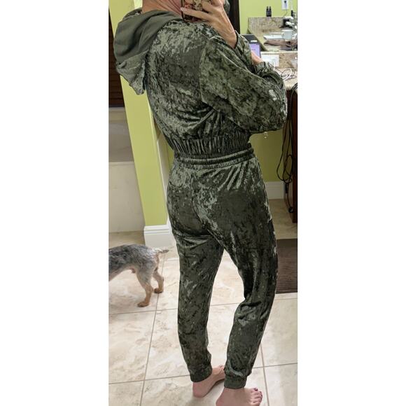 Boutique 3 piece set med green crush velour jogger tube top zip jacket $79 NWOT - Picture 4 of 5